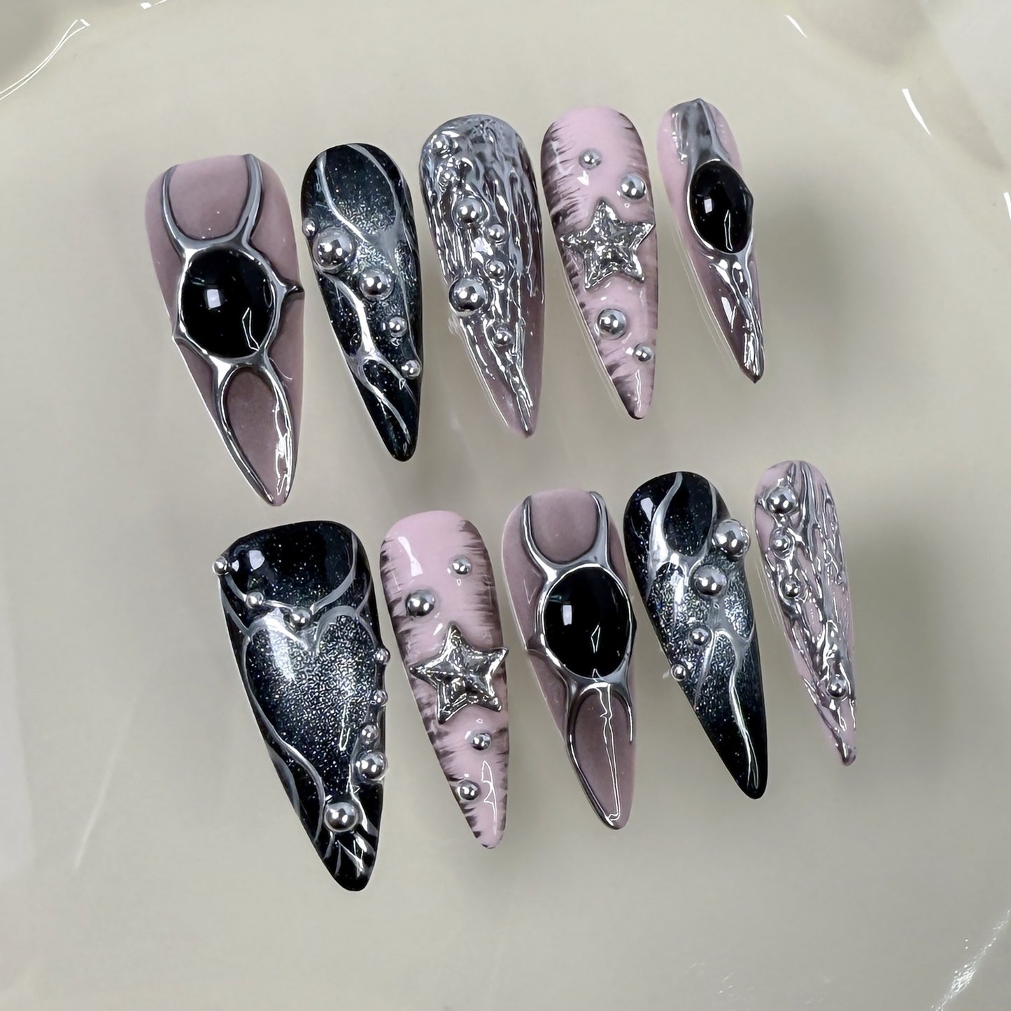 Metallic hand-painted nail art with long pointed nails, 3D effect, sweet and spicy style, cat-eye design, wearable nails, all handcrafted.